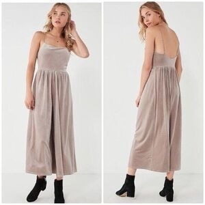 Urban Outfitters Emmabella Jumpsuit Velvet Square Neck‎ Wide Leg Beige M